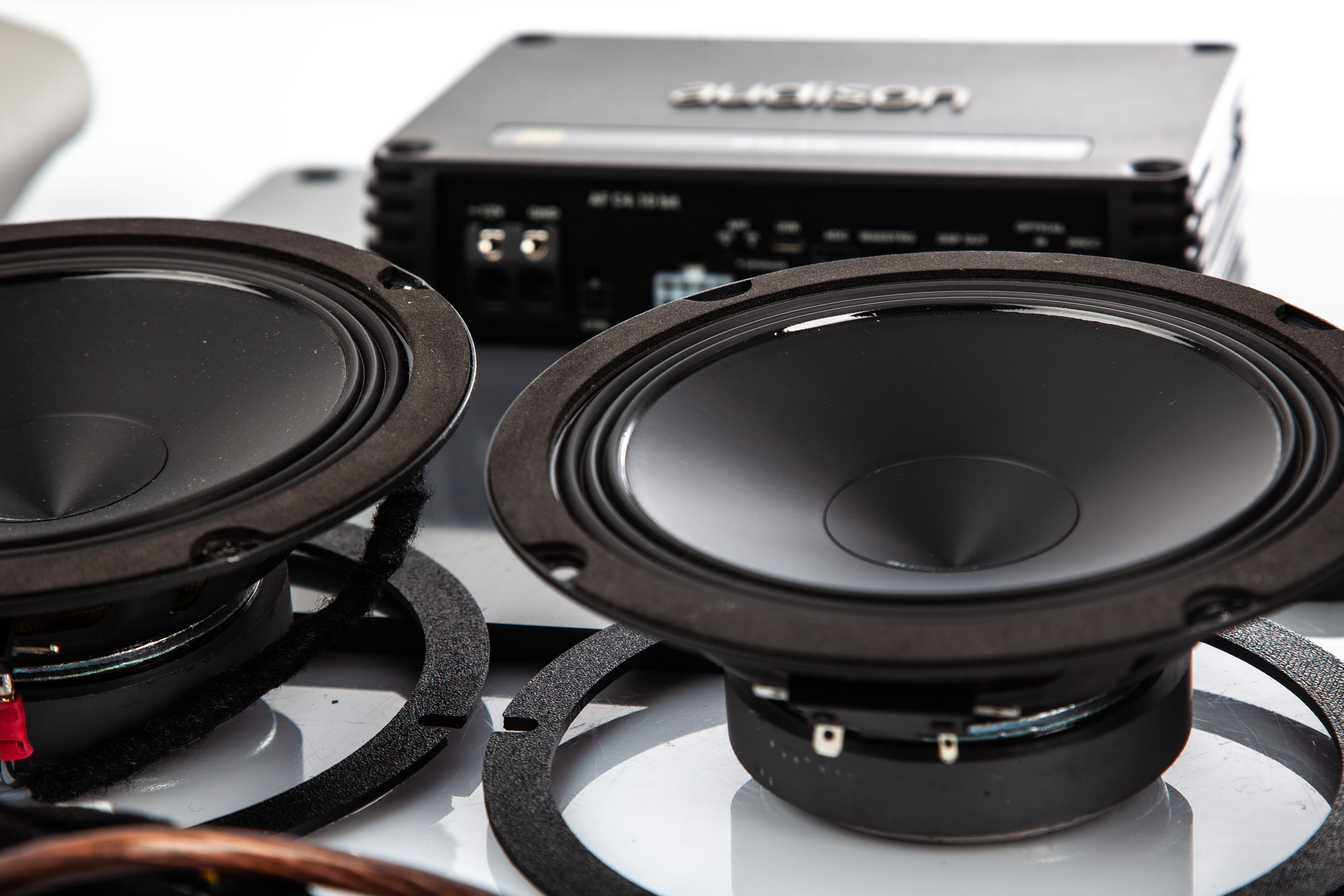 Ineos Grenadier / Quartermaster Soundsystem, Lautsprecher, Subwoofer nachrüsten Ineos Grenadier / Quartermaster Soundsystem, Lautsprecher, Subwoofer nachrüsten