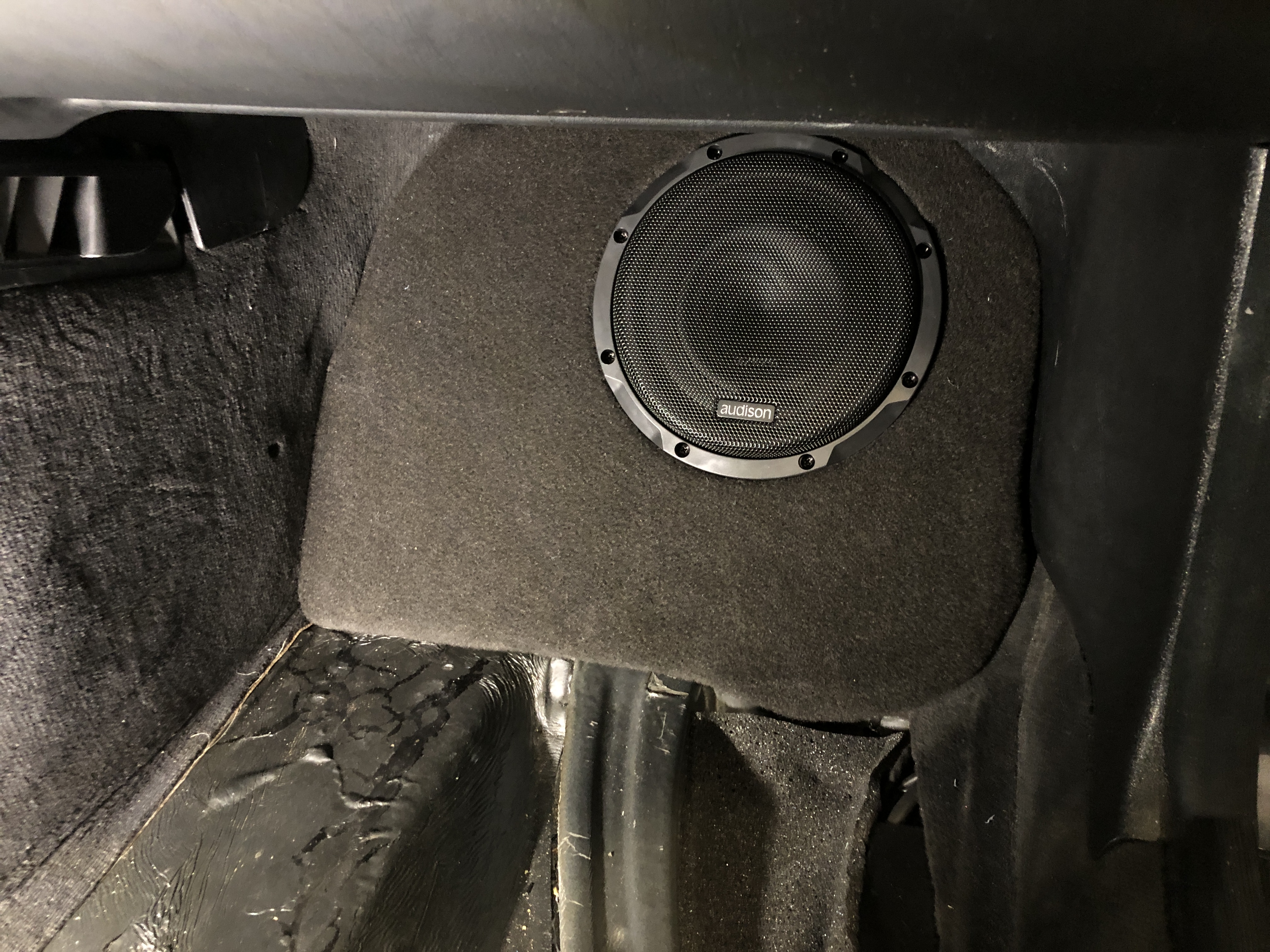Mercedes W124 Subwoofer