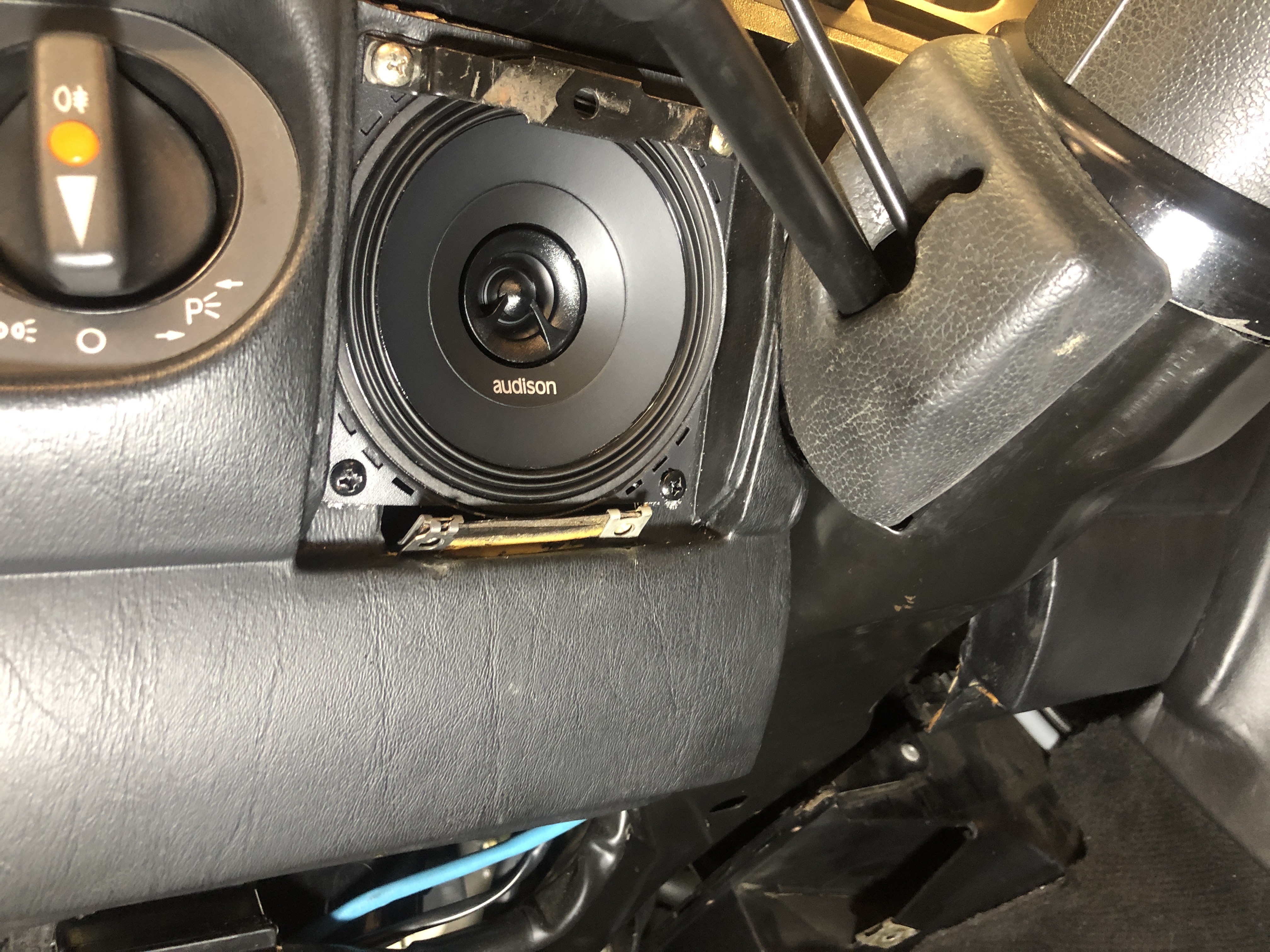 Mercedes SL R107 neue Lautsprecher und Subwoofer nachrüsten