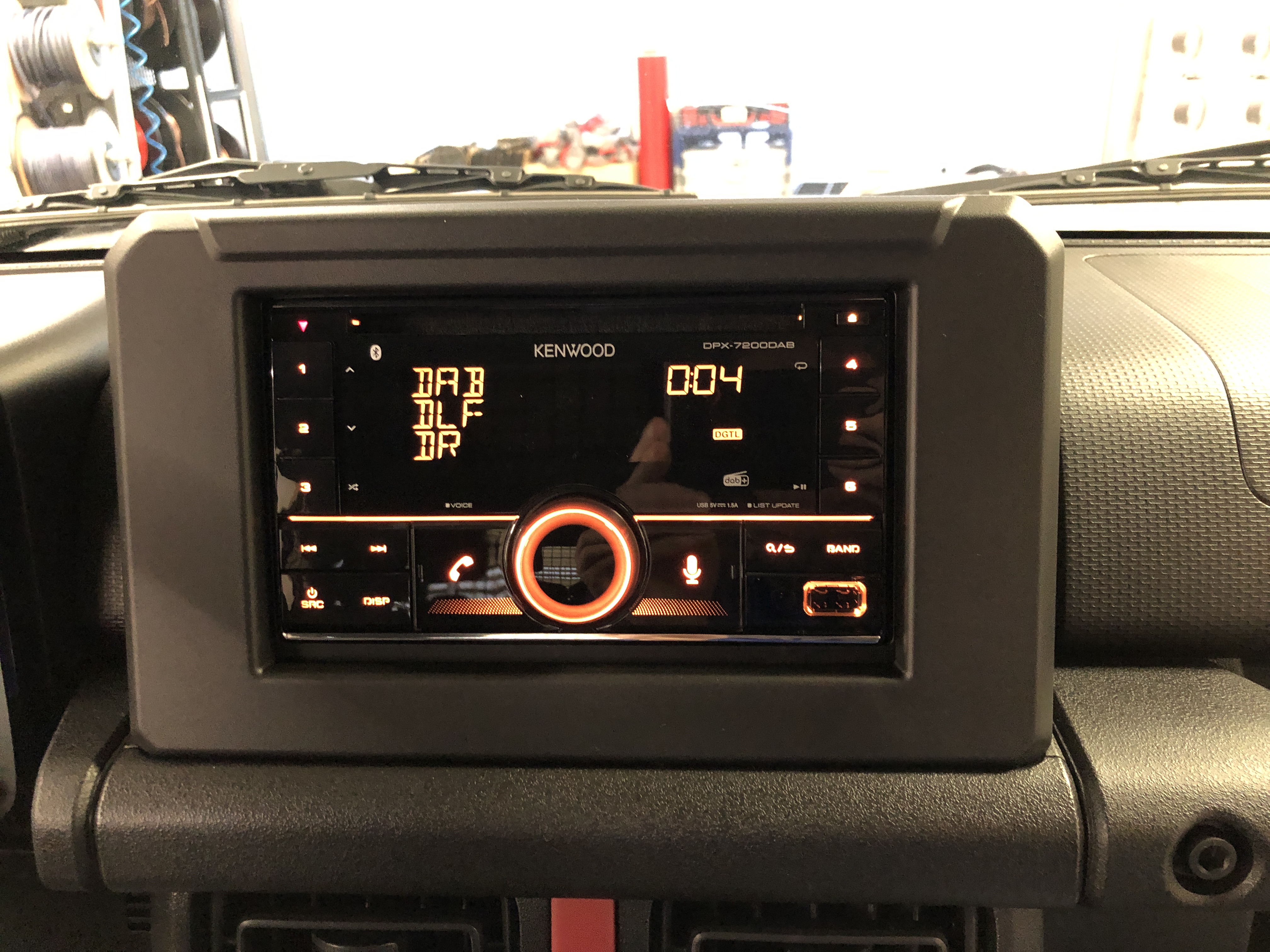 Plug and play CD Radio für Suzuki Jimny HJ mit Radiovorbereitung